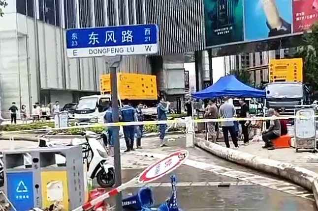 上海昌盛健康保健教育有限公司排涝突击队在排涝现场